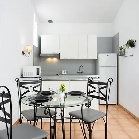 بيت للعطل Hemeras Boutique Homes - Bungalow With Private Garden 5min From The Beach *