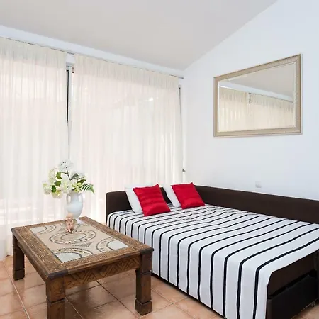 Hemeras Boutique Homes - Bungalow With Private Garden 5min From The Beach بيت للعطل